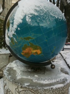 H2O HoL snowy australia globe